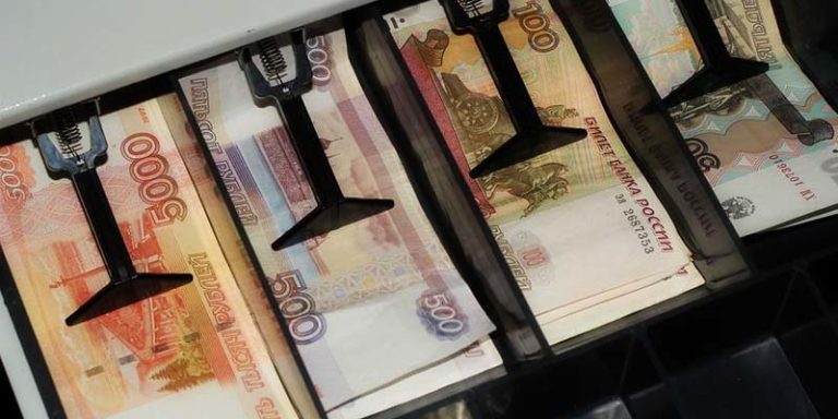Банк России разъяснил, можно ли хранить в кассе деньги сверх лимита